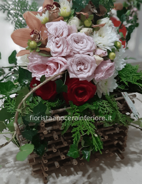 composizione in vaso di legno