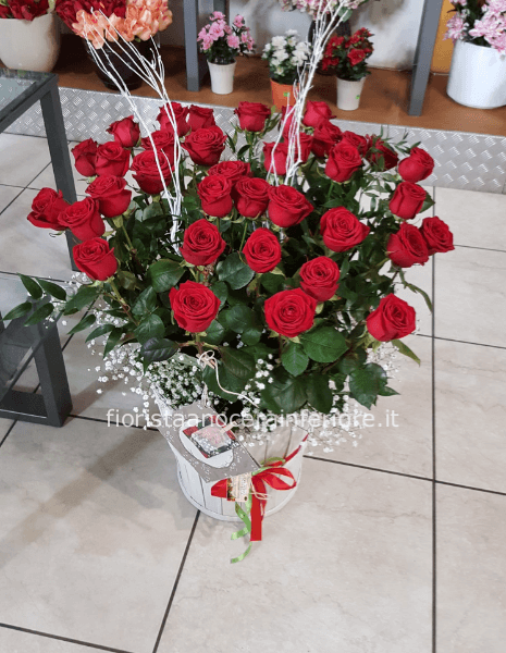 35 rose rosse  in cesto