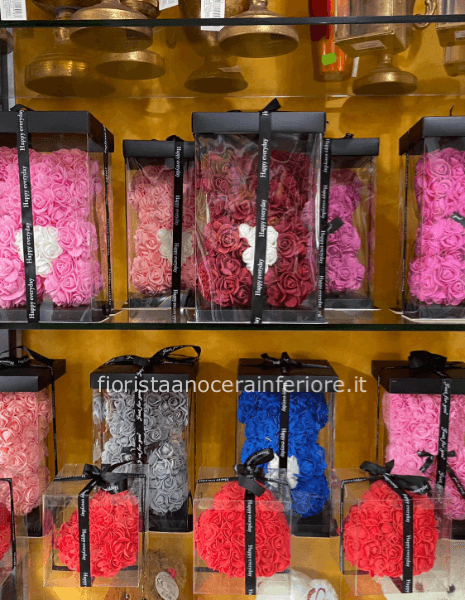 Teddy Bear in roselline