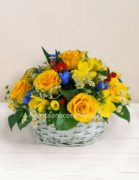 cestino centrotavola di fiori freschi