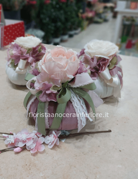 composé bon-bon profumato, con fiori finti