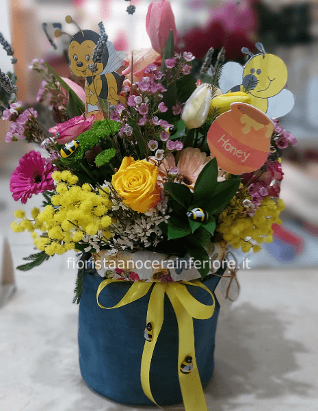 Composizione ape Maya