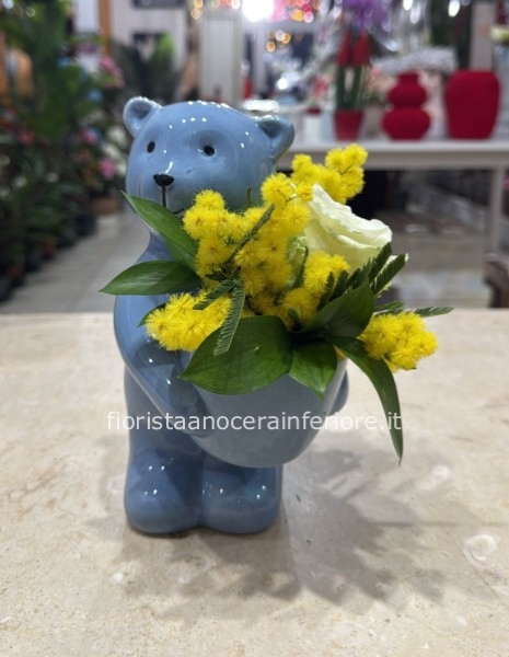 orsetto in ceramica con rosa e mimosa